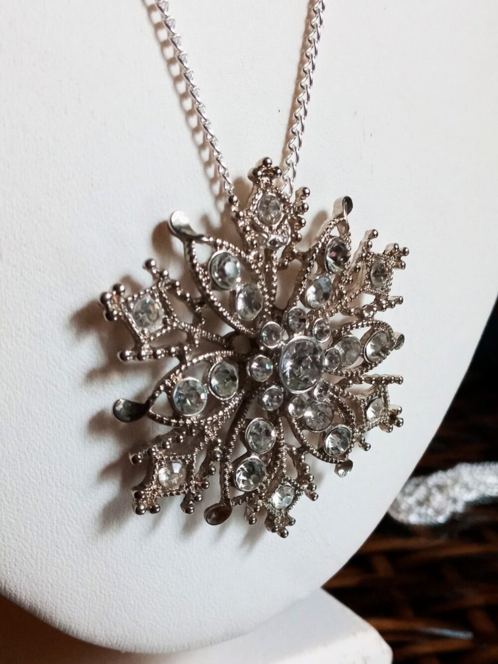 💎❄️Upcycled Icy Elegance: Statement Snowflake Crystal Pendant Necklace❄️💎 - Picture 8 of 16